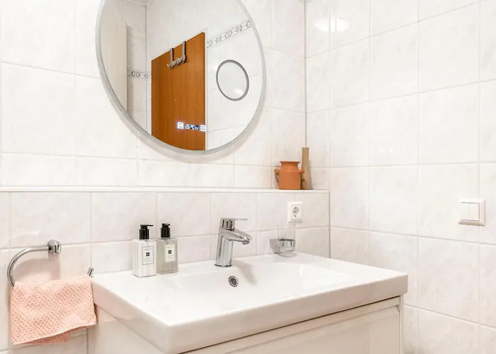 Апартаменты Avec Balcon Et Parking Bel Air *