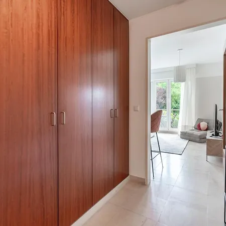 Avec Balcon Et Parking Bel Air *